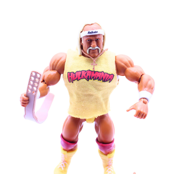 Hulk Hogan WWE Retro Actionfigur 2023 – Hulkamania Figur mit Trainingsanzug | hoppla-stuff.de